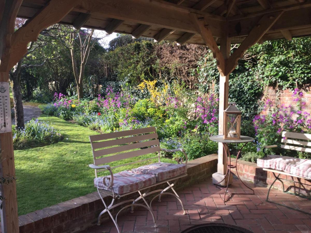 Bed and Breakfast The Waltons Dorking Exterior foto
