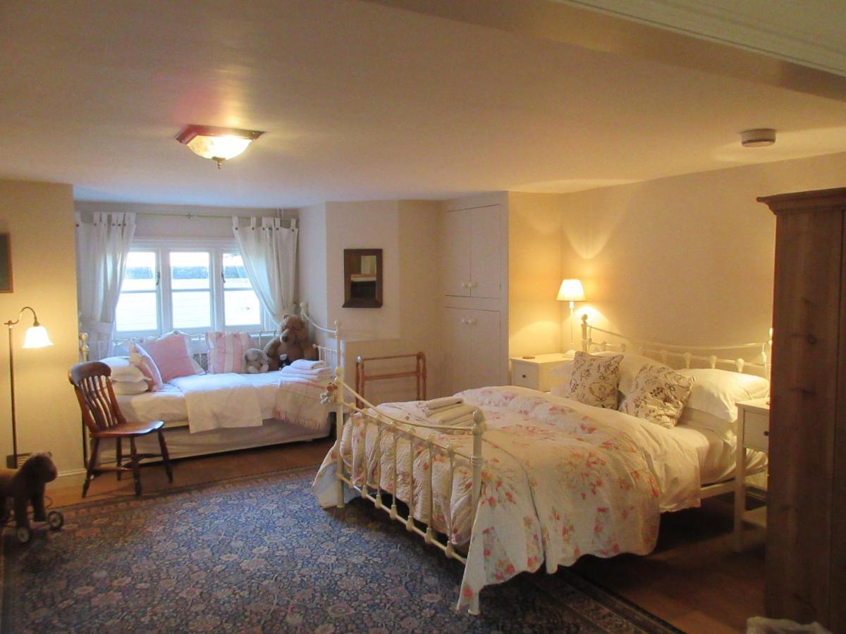 Bed and Breakfast The Waltons Dorking Exterior foto