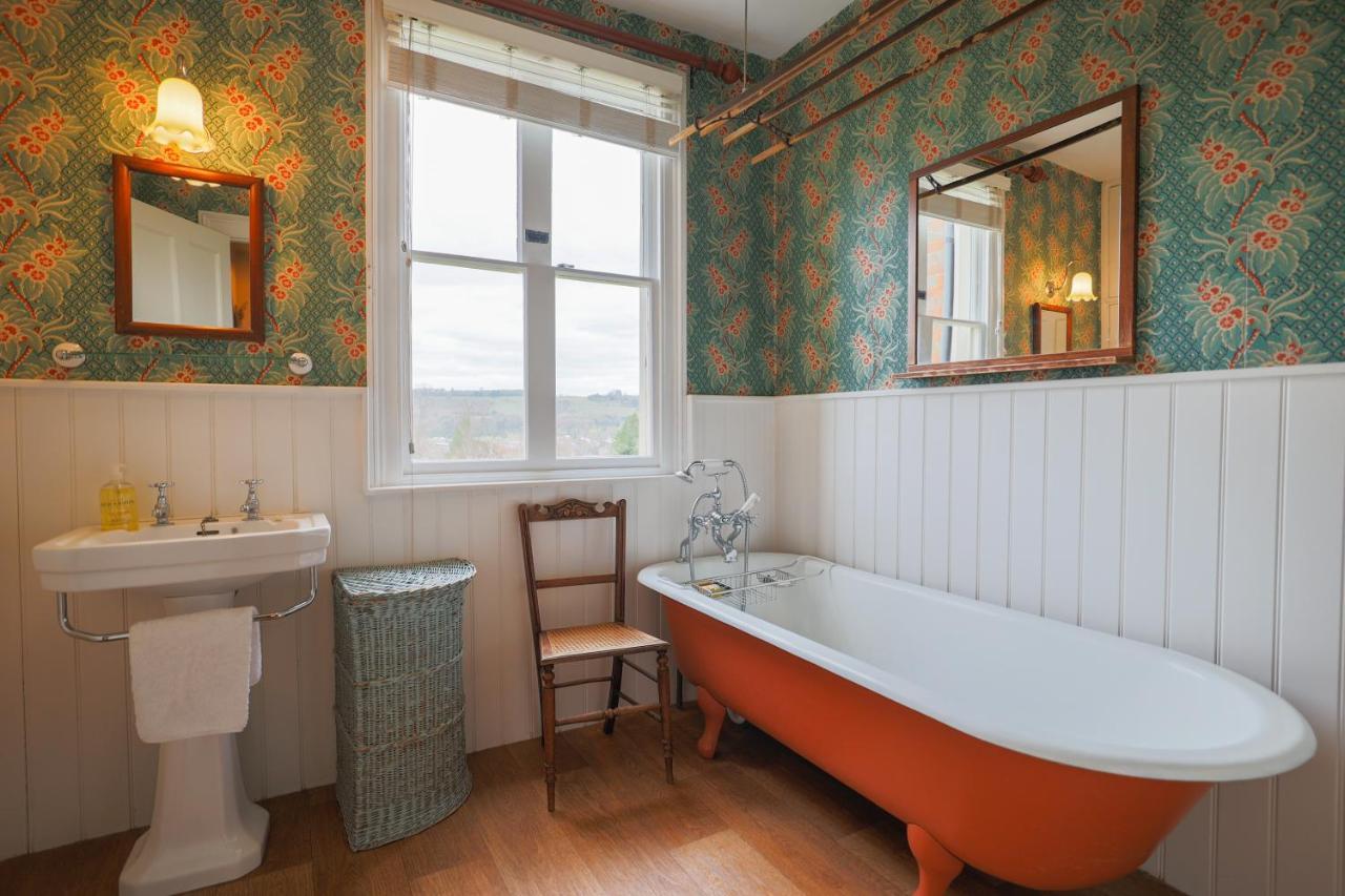 Bed and Breakfast The Waltons Dorking Exterior foto