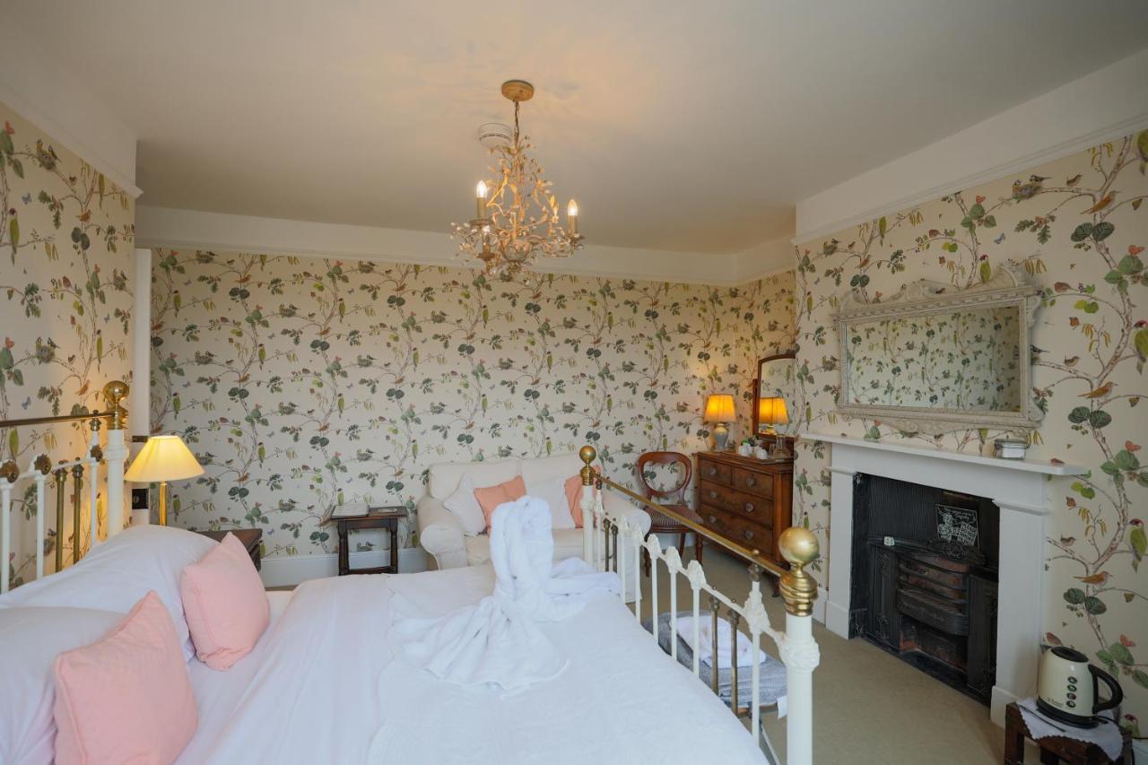 Bed and Breakfast The Waltons Dorking Exterior foto