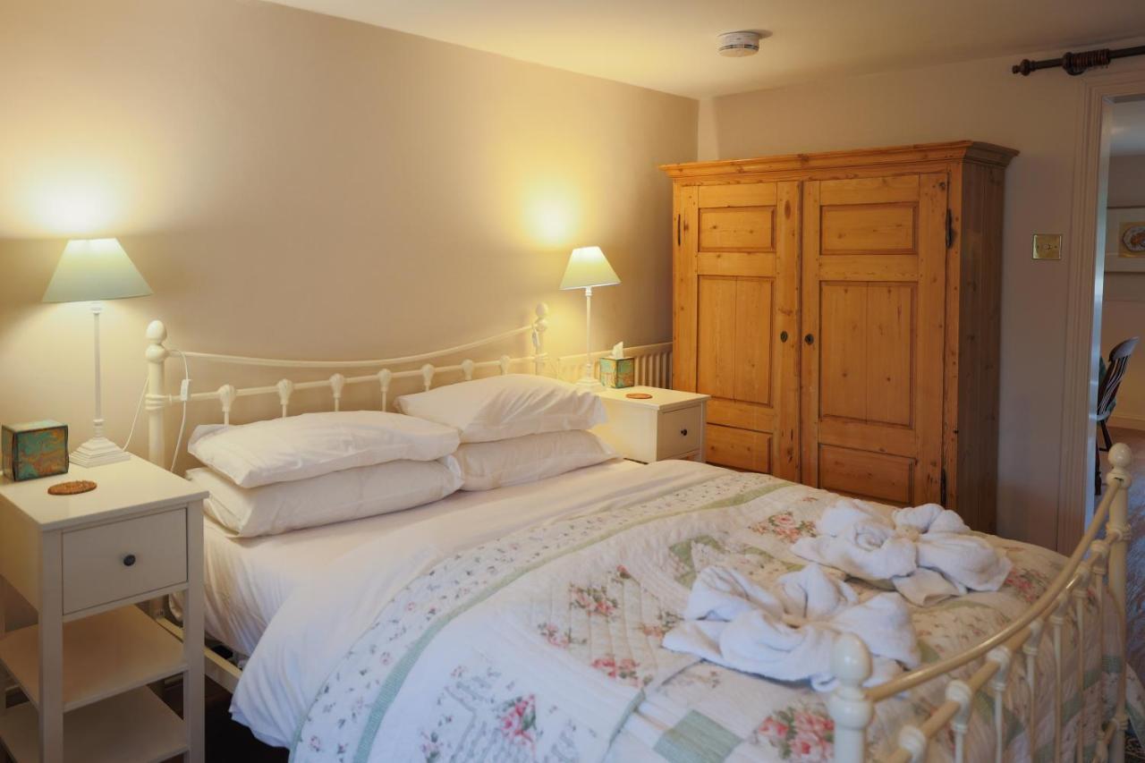 Bed and Breakfast The Waltons Dorking Exterior foto