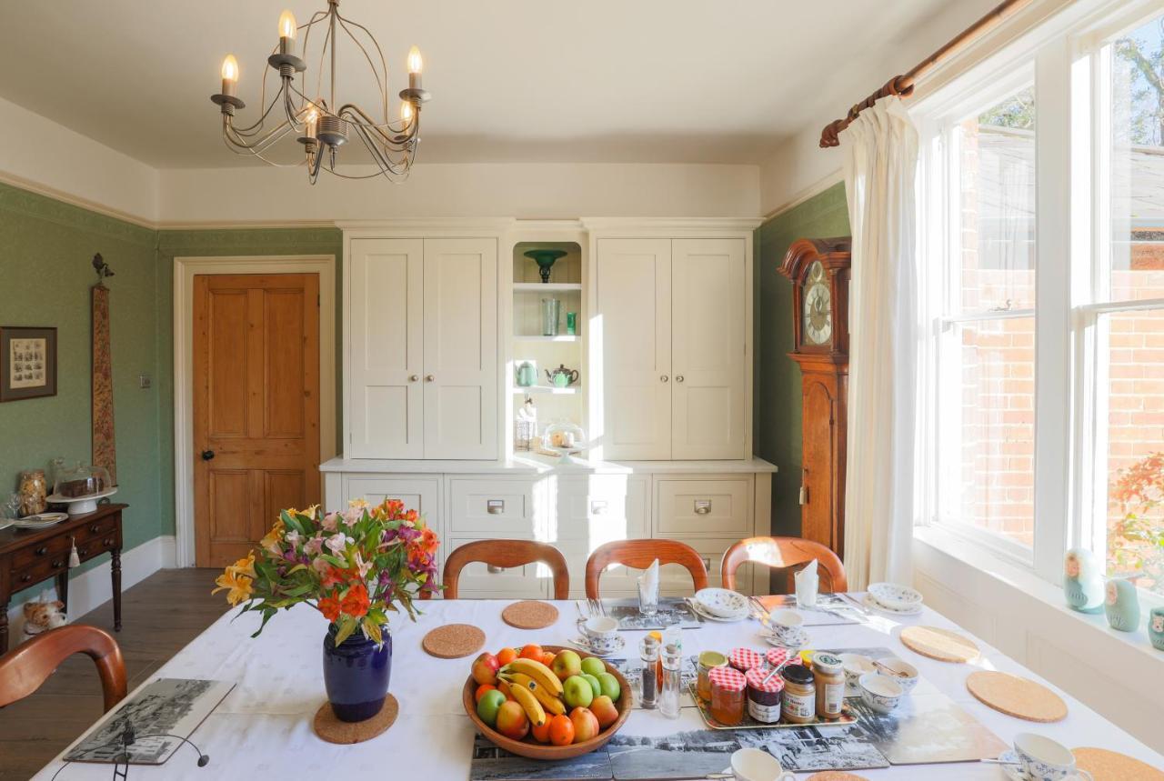 Bed and Breakfast The Waltons Dorking Exterior foto